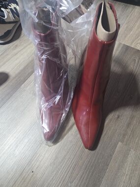 Red Pointed-Toe Women's Ankle Boots - Unbranded